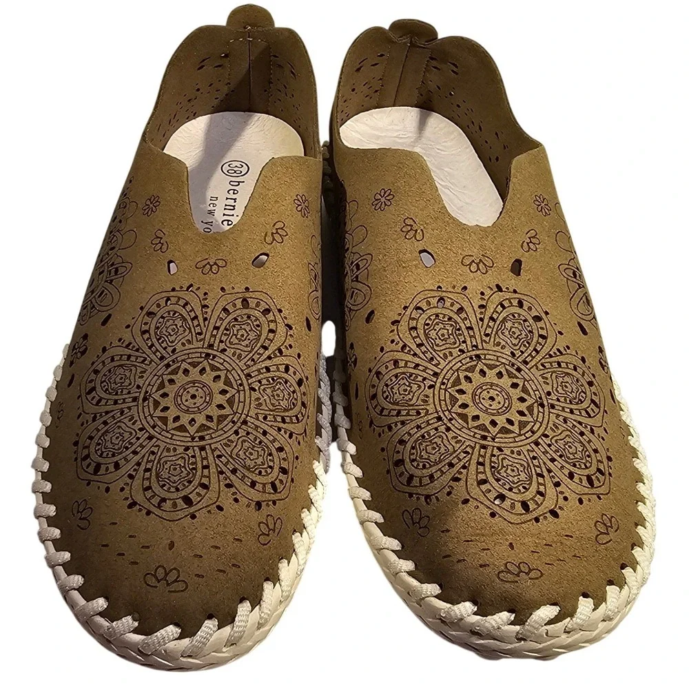 Bernie Mev NY Taupe Laser‎ Cut Floral Mandala Slip On Flat Shoes Size 38 New NWB